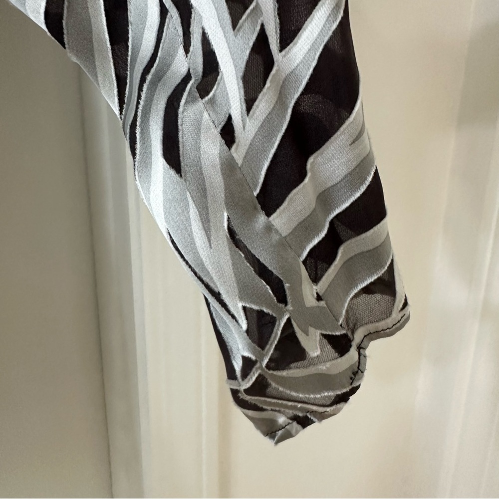 Vintage Mondi Gray & Black Tropical Leaf Pattern Button Down Silk Shirt, Size L - Picture 4 of 9
